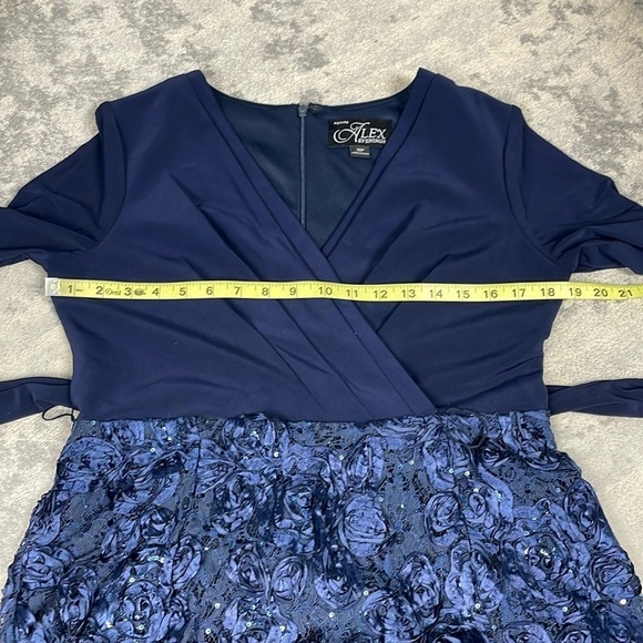 New Alex Evenings Dress Navy Blue Mixed Media Sequin Rosettes Midi Wrap Top 10P - Picture 11 of 15